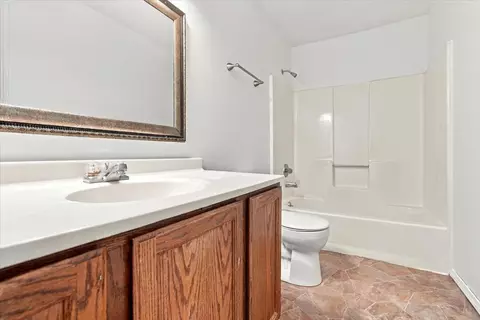 Bath - 2017 Tracy Dr #4, Bloomington, IL 61704 photo 1 of 2