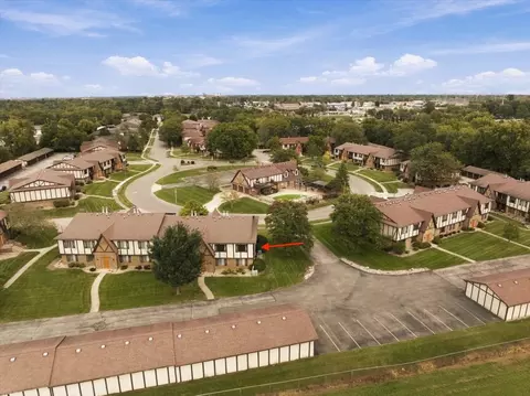 View/Area - 2017 Tracy Dr #4, Bloomington, IL 61704 photo 2 of 4