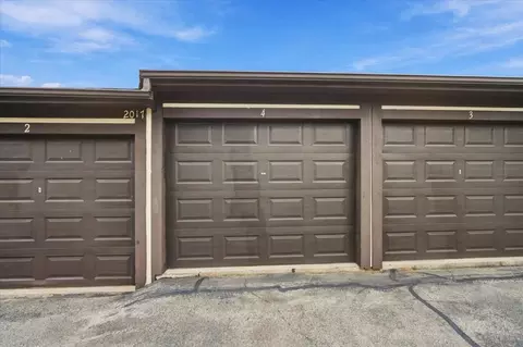 Exterior - 2017 Tracy Dr #4, Bloomington, IL 61704 photo 4 of 7