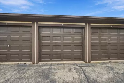 Exterior - 2017 Tracy Dr #4, Bloomington, IL 61704 photo 5 of 7