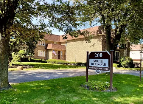 200 S Dee Rd #1A, Park Ridge, IL 60068