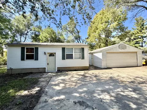 9728 Smythe Ave, Machesney Park, IL 61115