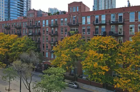 550 N Kingsbury St #205, Chicago, IL 60654