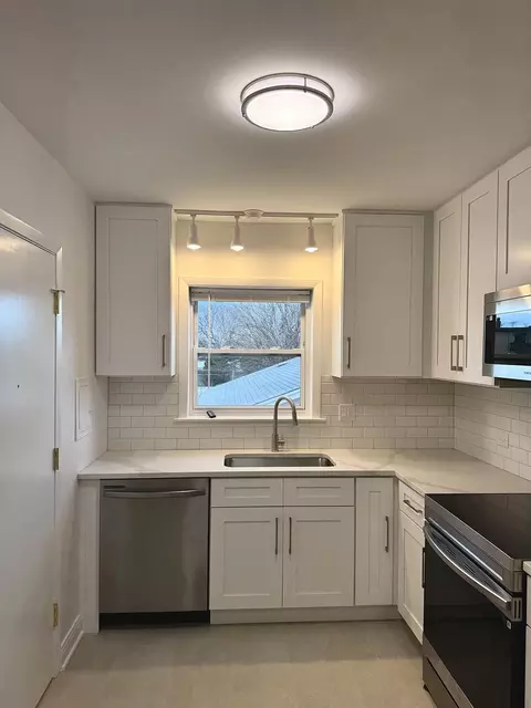 Kitchen - Undisclosed, Des Plaines, IL 60016 photo 2 of 4