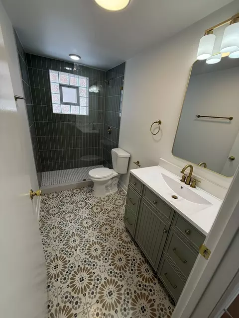 Bath - Undisclosed, Des Plaines, IL 60016 photo 5 of 5