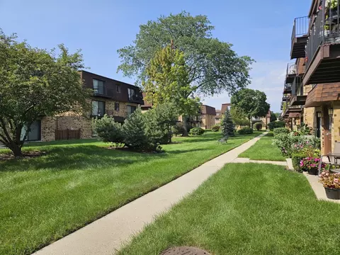 Exterior - 9709 Bianco Ter #E, Des Plaines, IL 60016 photo 3 of 3