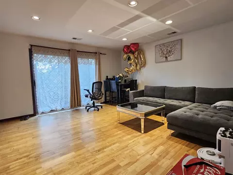 Living - 9709 Bianco Ter #E, Des Plaines, IL 60016 photo 1 of 3