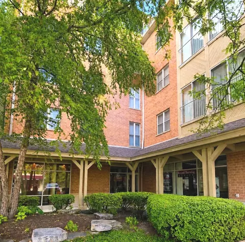 100 N Bokelman St #429, Roselle, IL 60172