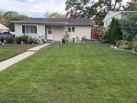 25 Meadowlark Ln, Carpentersville, IL 60110