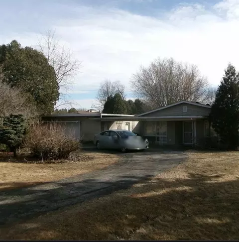 2435 E 41st St, Davenport, IA 52807