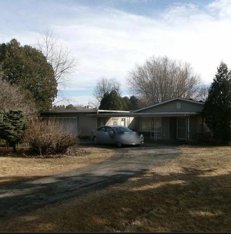 2435 E 41st St, Davenport, IA 52807