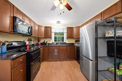 Kitchen - 15420 Central Ave, Oak Forest, IL 60452 photo 1 of 2
