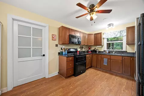 Kitchen - 15420 Central Ave, Oak Forest, IL 60452 photo 2 of 2