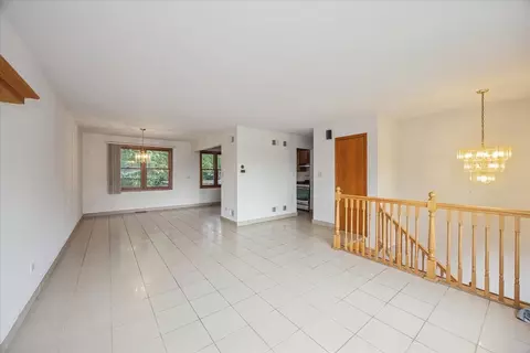 Living - 4352 150th St, Midlothian, IL 60445 photo 3 of 3