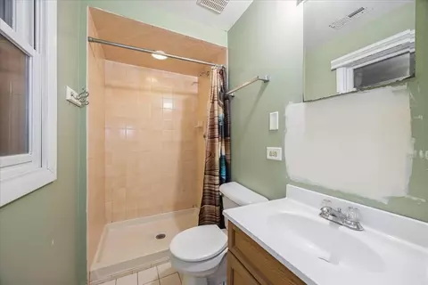 Bath - 4352 150th St, Midlothian, IL 60445 photo 2 of 2