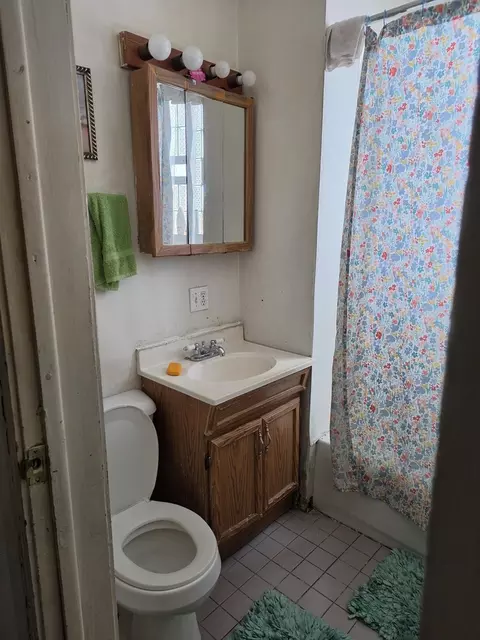 Bath - Undisclosed, Chicago, IL 60651 photo 1 of 1