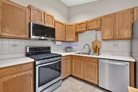 Kitchen - 397 Meadowview Ln, Aurora, IL 60502 photo 2 of 3