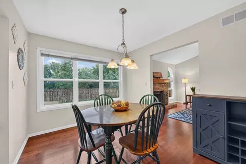 Dining - 397 Meadowview Ln, Aurora, IL 60502 photo 3 of 4