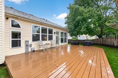 Exterior - 397 Meadowview Ln, Aurora, IL 60502 photo 4 of 4