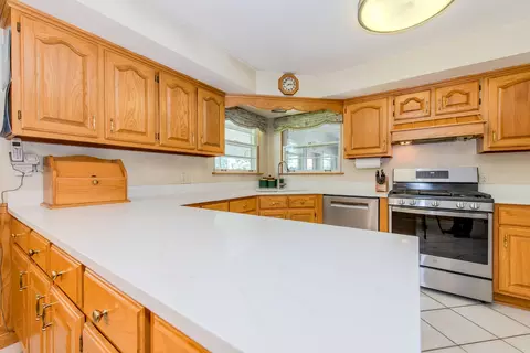Kitchen - 405 Bevan Dr E, Joliet, IL 60435 photo 3 of 7