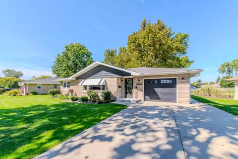 Exterior - 405 Bevan Dr E, Joliet, IL 60435 photo 3 of 11