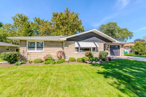 Exterior - 405 Bevan Dr E, Joliet, IL 60435 photo 2 of 11
