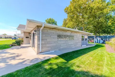 Exterior - 405 Bevan Dr E, Joliet, IL 60435 photo 5 of 11