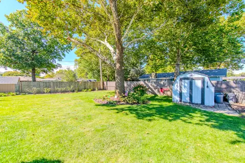 Exterior - 405 Bevan Dr E, Joliet, IL 60435 photo 9 of 11