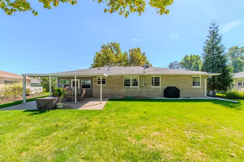 Exterior - 405 Bevan Dr E, Joliet, IL 60435 photo 6 of 11