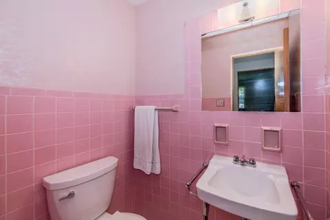 Bath - 405 Bevan Dr E, Joliet, IL 60435 photo 4 of 5