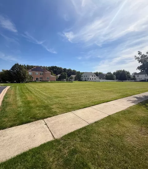 1441 Blume Dr, Elgin, IL 60124 photo 3
