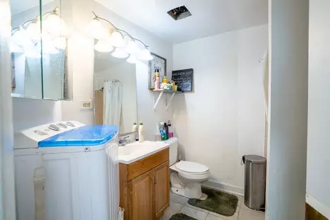 Bath - 6830 S Langley Ave, Chicago, IL 60637 photo 2 of 2
