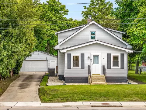 813 Harlem Rd, Machesney Park, IL 61115