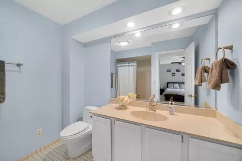 Bath - 9054 Forestview Rd, Evanston, IL 60203 photo 2 of 5