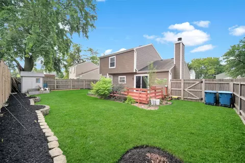 Exterior - 2575 Prairieview Ln, Aurora, IL 60504 photo 9 of 10