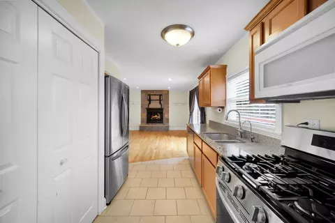 Kitchen - 2575 Prairieview Ln, Aurora, IL 60504 photo 4 of 4