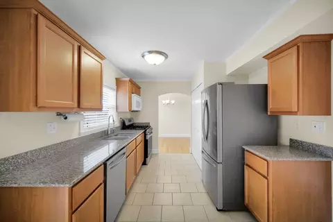 Kitchen - 2575 Prairieview Ln, Aurora, IL 60504 photo 1 of 4