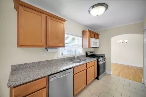 Kitchen - 2575 Prairieview Ln, Aurora, IL 60504 photo 3 of 4