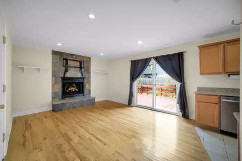 Living - 2575 Prairieview Ln, Aurora, IL 60504 photo 4 of 5