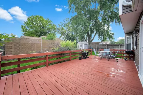 Exterior - 2575 Prairieview Ln, Aurora, IL 60504 photo 4 of 10