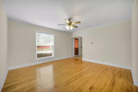 Living - 2575 Prairieview Ln, Aurora, IL 60504 photo 3 of 5