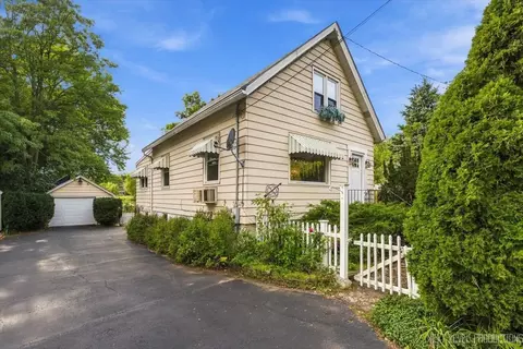 1705 Riverside Ave, Saint Charles, IL 60174
