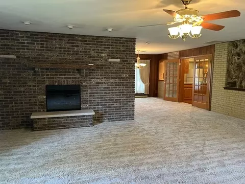 Living - 207 Illini Dr, Minooka, IL 60447 photo 5 of 7