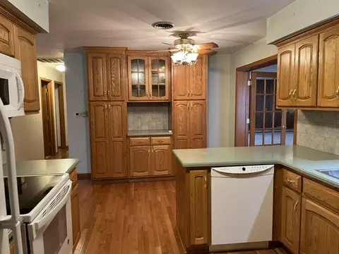 Kitchen - 207 Illini Dr, Minooka, IL 60447 photo 1 of 2