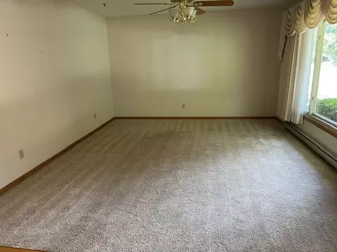 Living - 207 Illini Dr, Minooka, IL 60447 photo 2 of 7