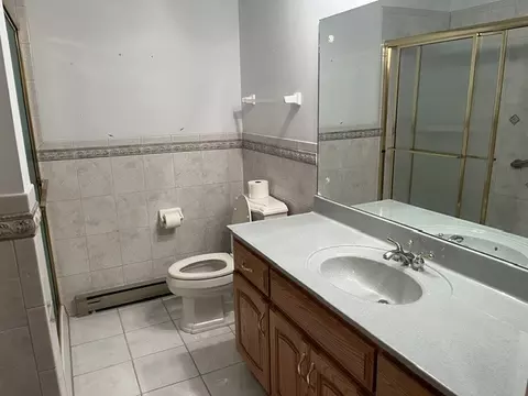Bath - 207 Illini Dr, Minooka, IL 60447 photo 1 of 3
