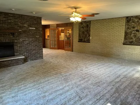 Living - 207 Illini Dr, Minooka, IL 60447 photo 3 of 7