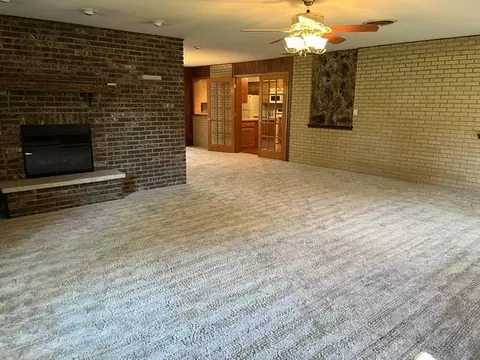 Living - 207 Illini Dr, Minooka, IL 60447 photo 6 of 7