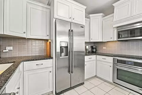 Kitchen - 23102 Lacroix Ln, Plainfield, IL 60544 photo 6 of 7