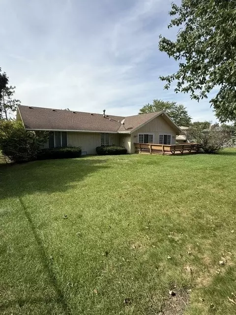 Exterior - 312 S Hershey Rd, Bloomington, IL 61704 photo 4 of 6
